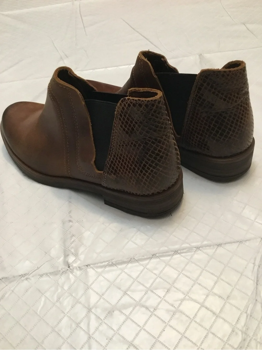 Clarks Women's Brown Leather Chelsea Boots Elastic Panel Slip-On Size 6